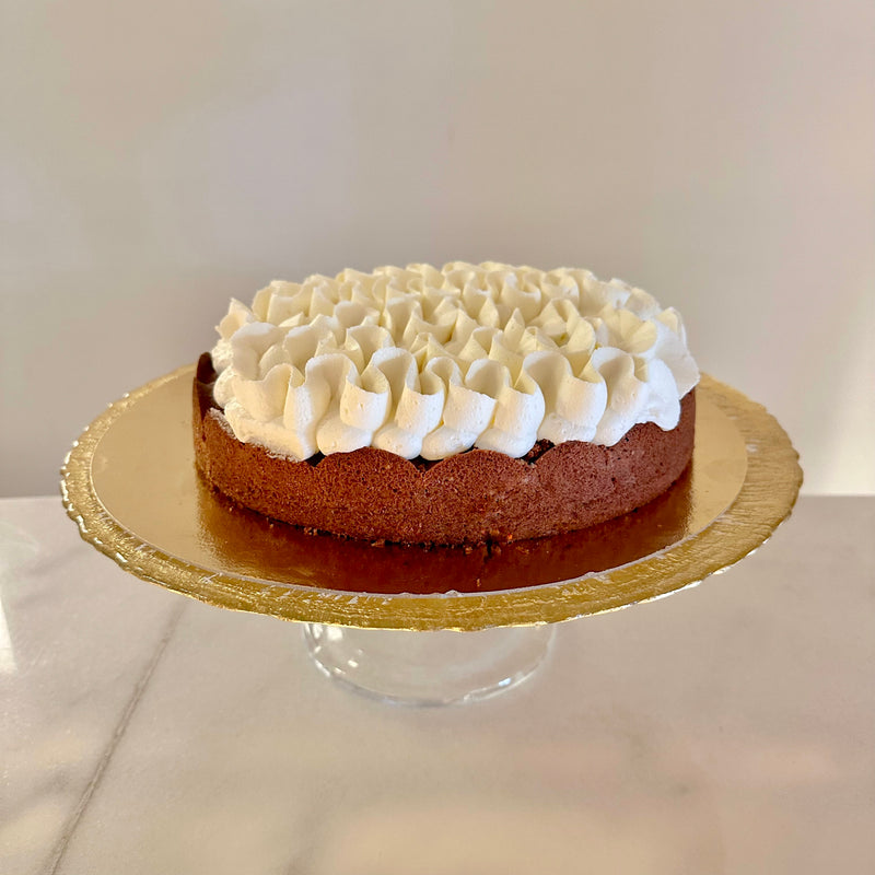 Tarta Banoffee: Sablé Breton de chocolate con dulce de leche, plátano y chantilly al chocolate blanco