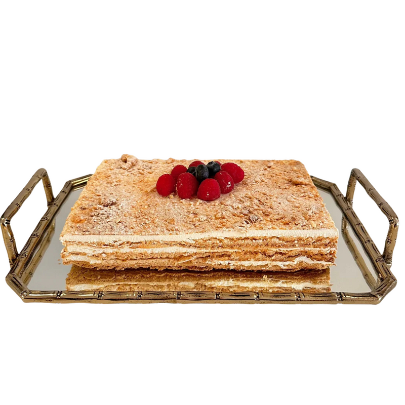Millefeuille de merengue y chantilly sin gluten con frutos rojos