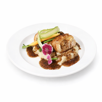 Suprema de pularda rellenas de orejones y foie, demi glace trufada y arroz salvaje