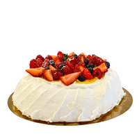 Pavlova de merengue con frutos rojos