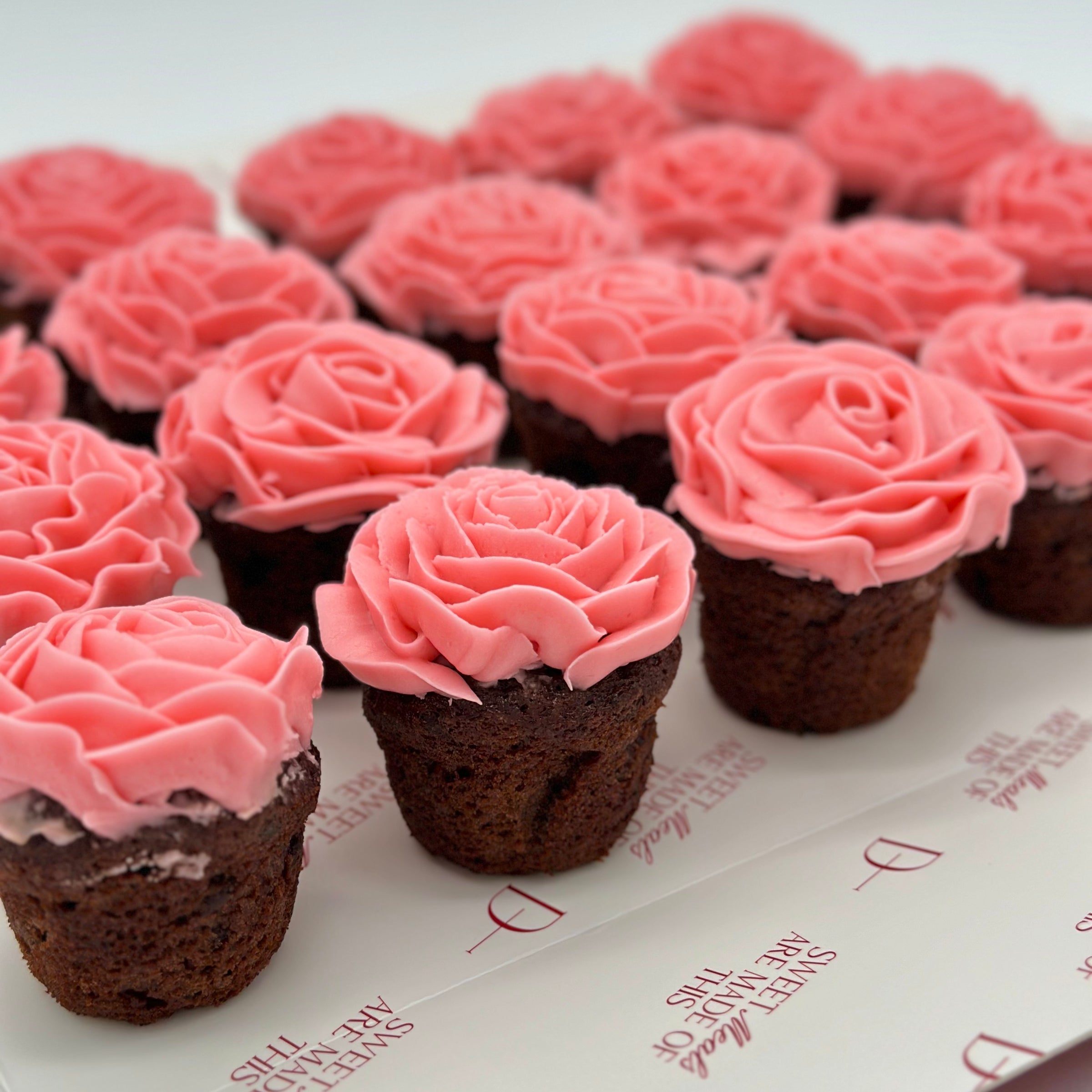 Pack de 20 cupcakes personalizados de rosas