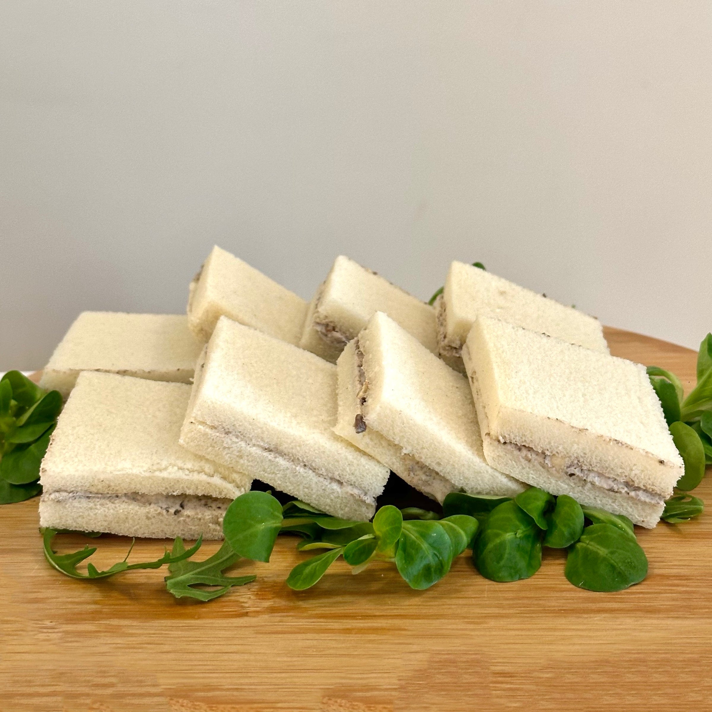 Bandeja de 8 mini sandwiches de mascarpone y trufa