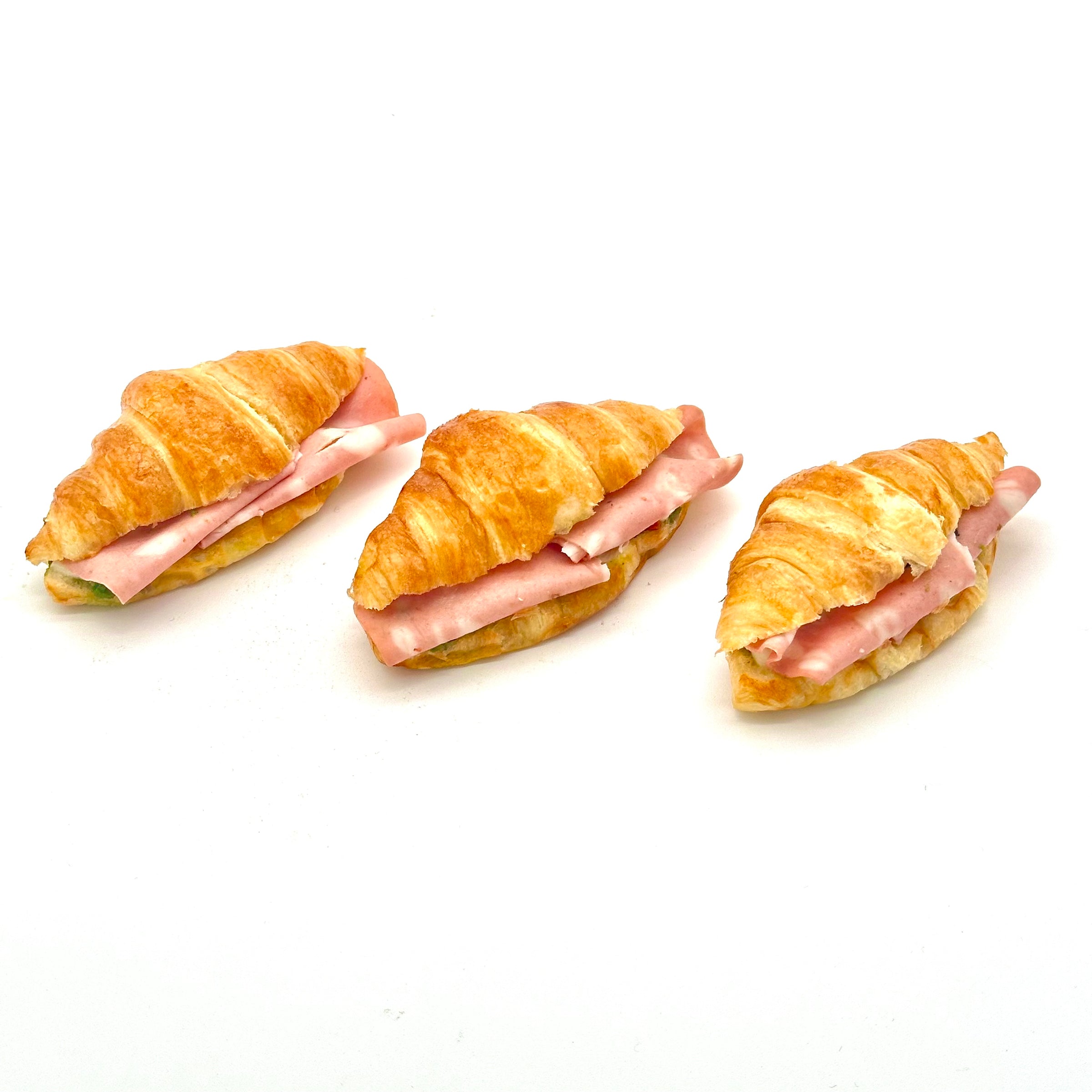 Pack de 3 mini croissants rellenos de tomate, aguacate y pollo