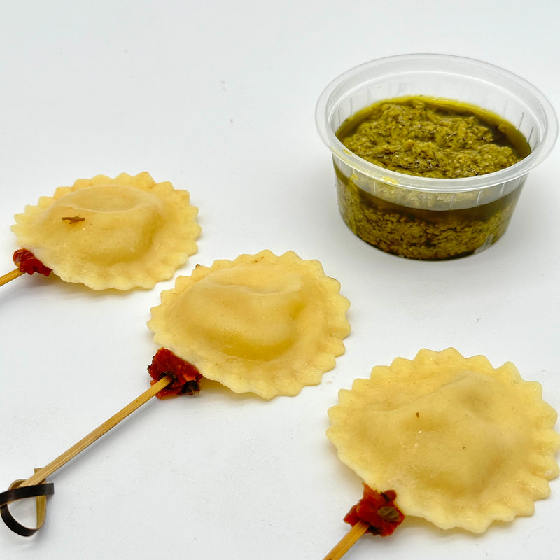 Pack de 20 Brochetas de ravioli de queso y pera, tomate seco y pesto de pistacho