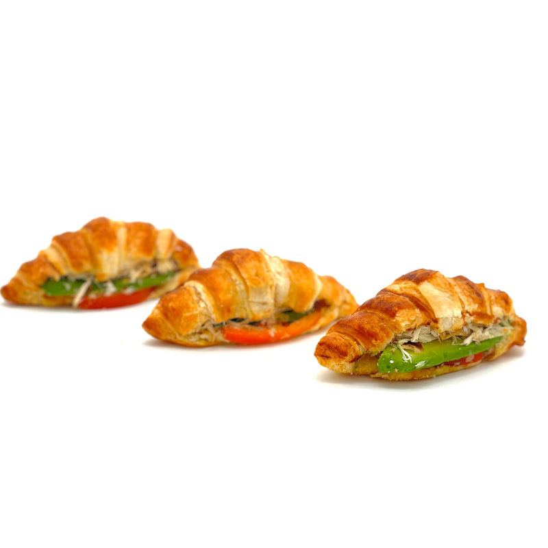 Pack de 3 mini croissants rellenos de tomate, aguacate y pollo