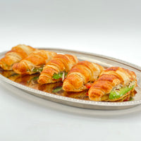 Pack de 3 mini croissants rellenos de tomate, aguacate y pollo