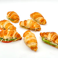 Pack de 3 mini croissants rellenos de tomate, aguacate y pollo