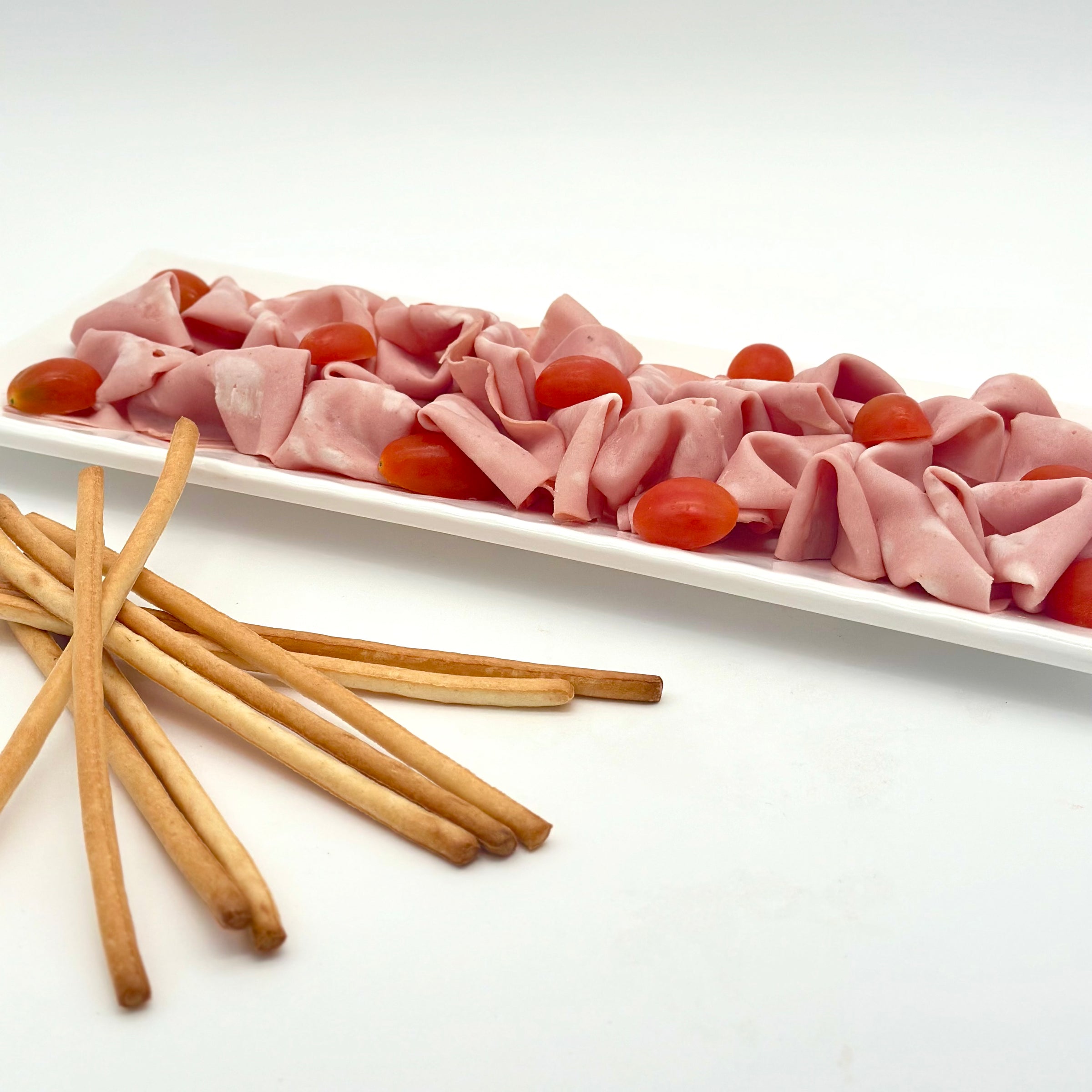 Mortadella Italiana con tomates cherry & grissinis (150GR)