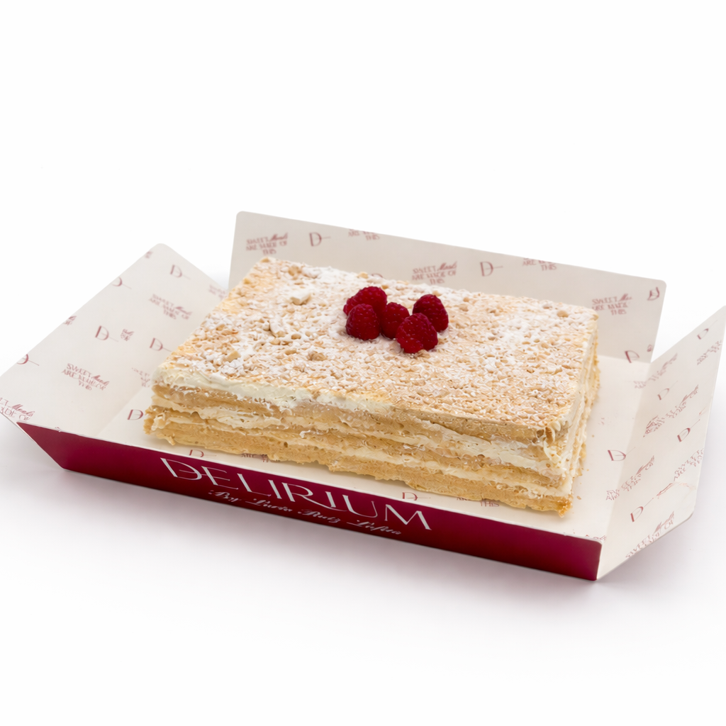 Millefeuille de merengue y chantilly sin gluten con frutos rojos