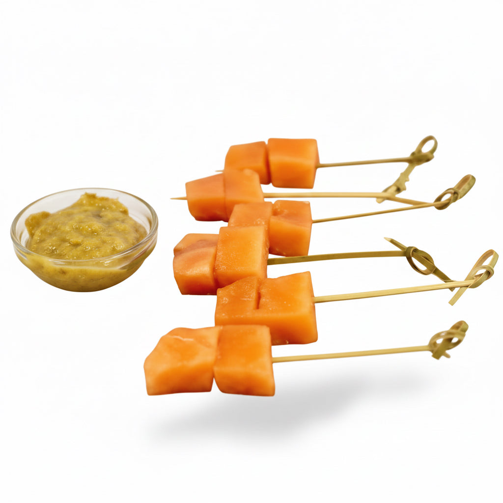 Pack de 15 brochetas de solomillo de salmon con duo de salsas de eneldo.