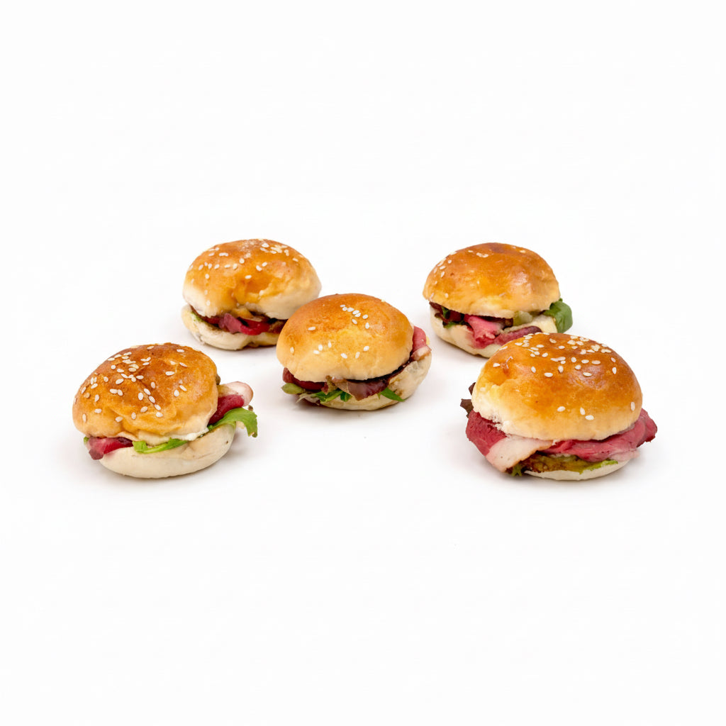 Pack 15 Mini hamburguesa de roastbeef, cebolla caramelizada y rúcula