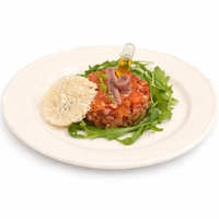 Tartar de tomate, tomate seco, chalotas y vinagreta de yuzu
