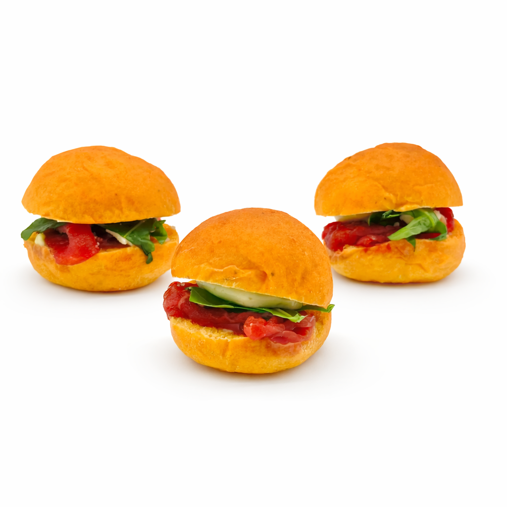 Pack de 16 micro panecillo de tomate con carpaccio, parmesano y rucula